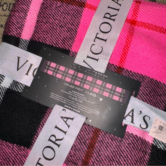 Victoria'S Secret Black Hot Pink Signature Plaid Heart Patch Scarf One Size - Picture 8 of 10
